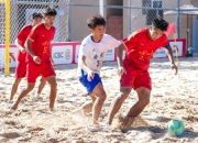 -足球场上的精彩表演，中国队登顶