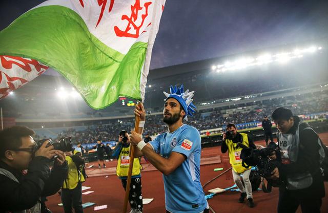 东欧球队展现出色表现，赢得球迷喝彩