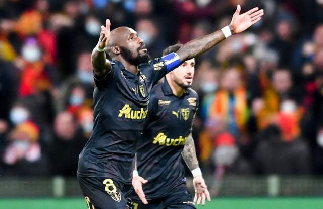 尼斯主场大胜里昂，稳居积分榜中游的简单介绍