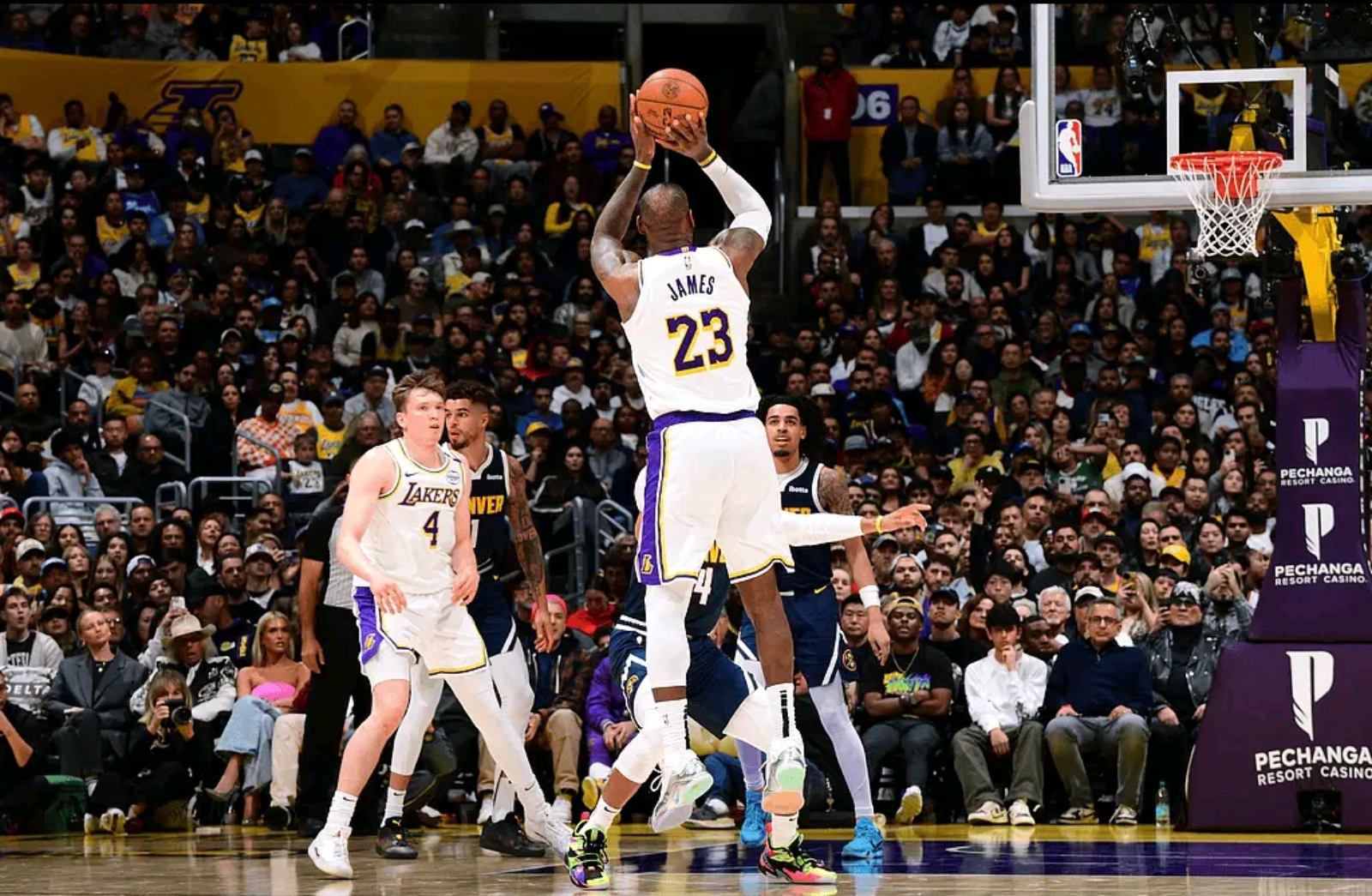 魔术完胜掘金,布克关键制胜 魔术完胜掘金,布克关键制胜