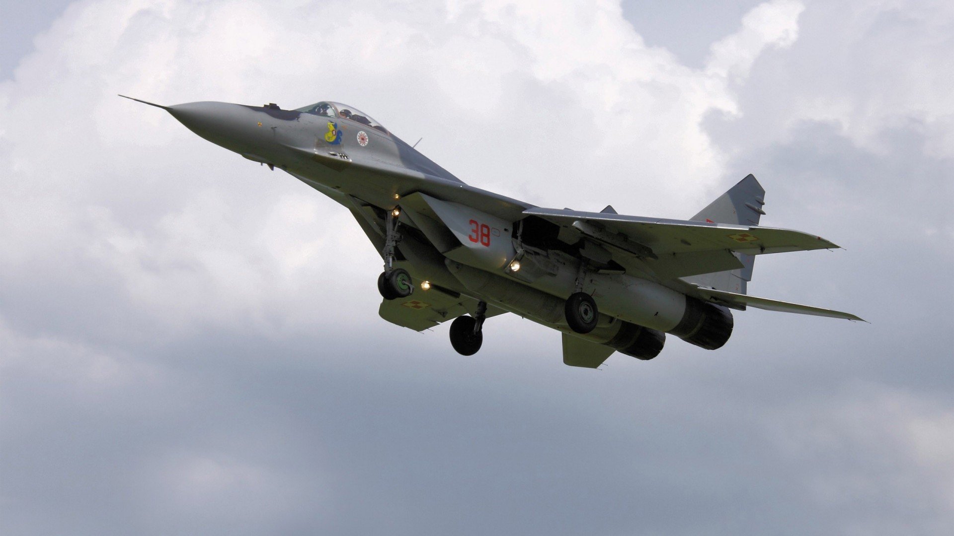 虚构争霸德罗赞封神东决日，辽宁跨联赛轻取太阳